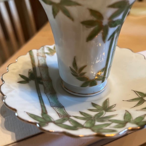 Vintage porcelain demitasse cup and saucer, gold trim handle painted from Japan - Picture 10 of 11